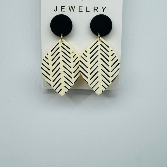 Neutral Statement Earrings Bundle - Picture 4 of 6